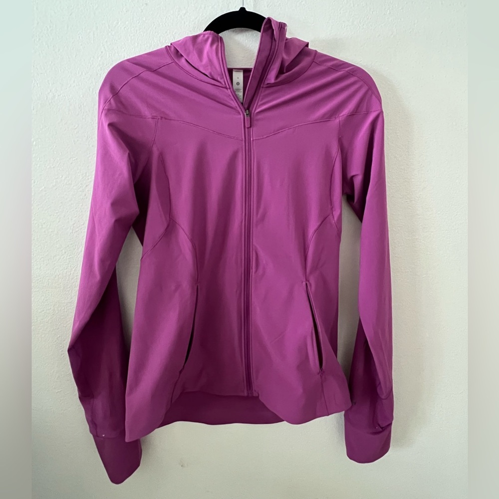 Lululemon jacket in excellent condition! Size 4